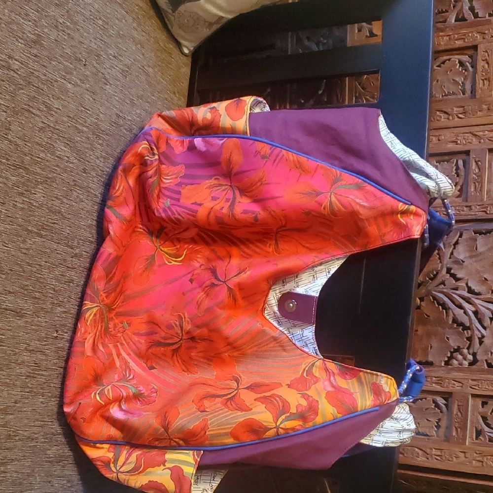 Guy Harvey Red Lored Amazon Tropical Print Tote - Picture 3 of 13